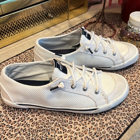 SPERRY. Women’s sneakers.  White.  Size 7 - Picture 4 of 11